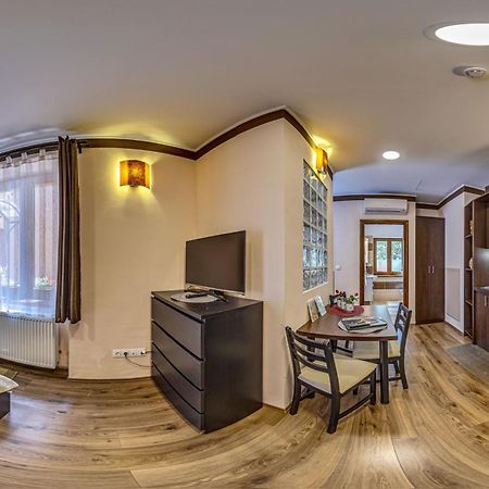 Napraforgo Wellness Haz Es Panzio Bed & Breakfast Pecs Luaran gambar