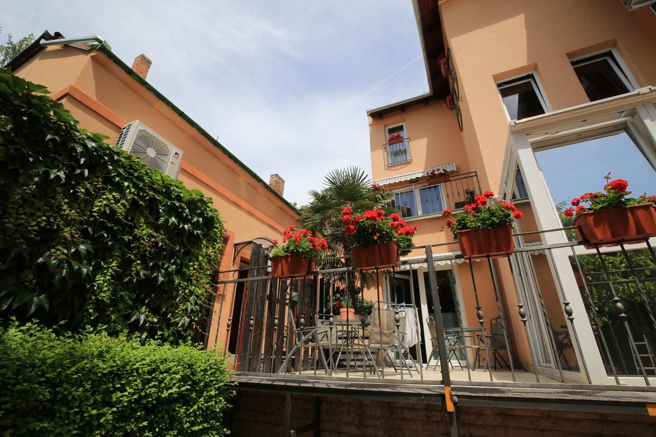 Napraforgo Wellness Haz Es Panzio Bed & Breakfast Pecs Luaran gambar